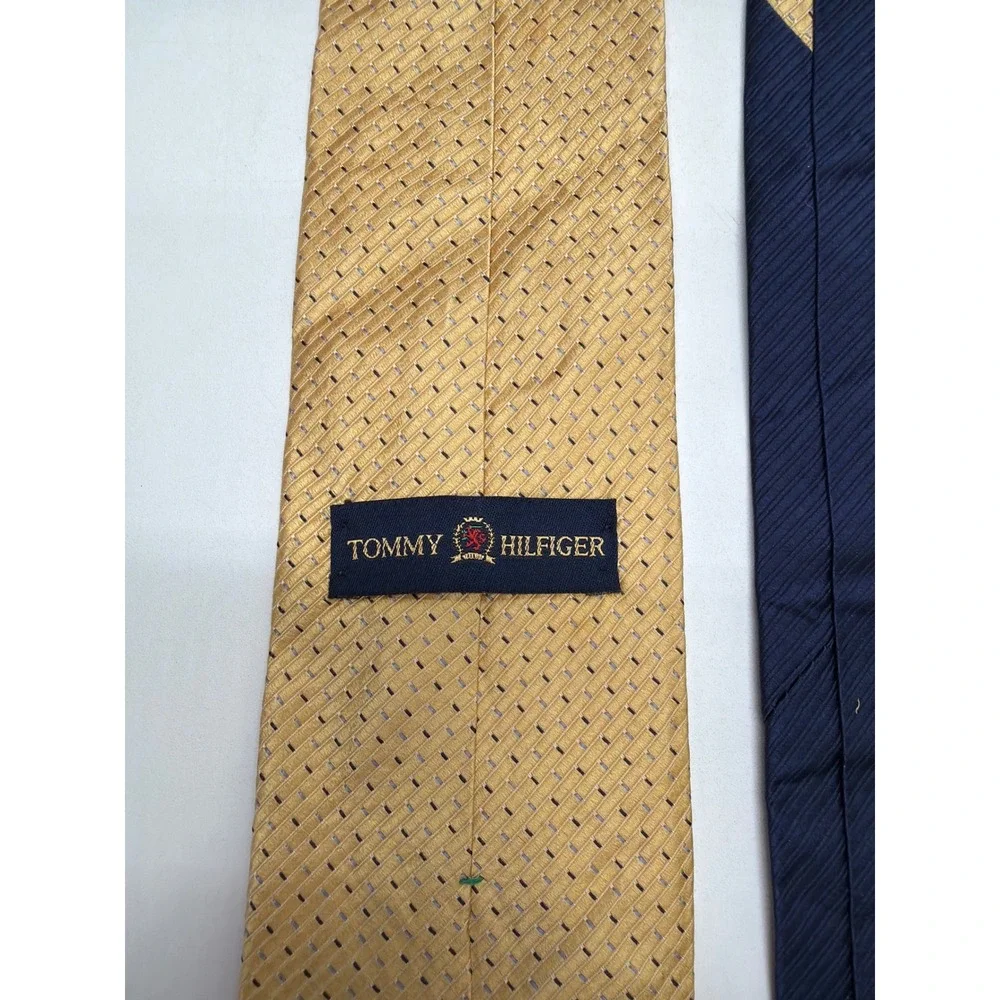 Tommy Hilfiger Mens Gold Yellow Geometric Silk Necktie Made in USA Classic Width